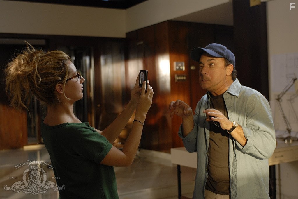 Kevin Pollak and Ashley Tisdale in Сквозь объектив (2008)