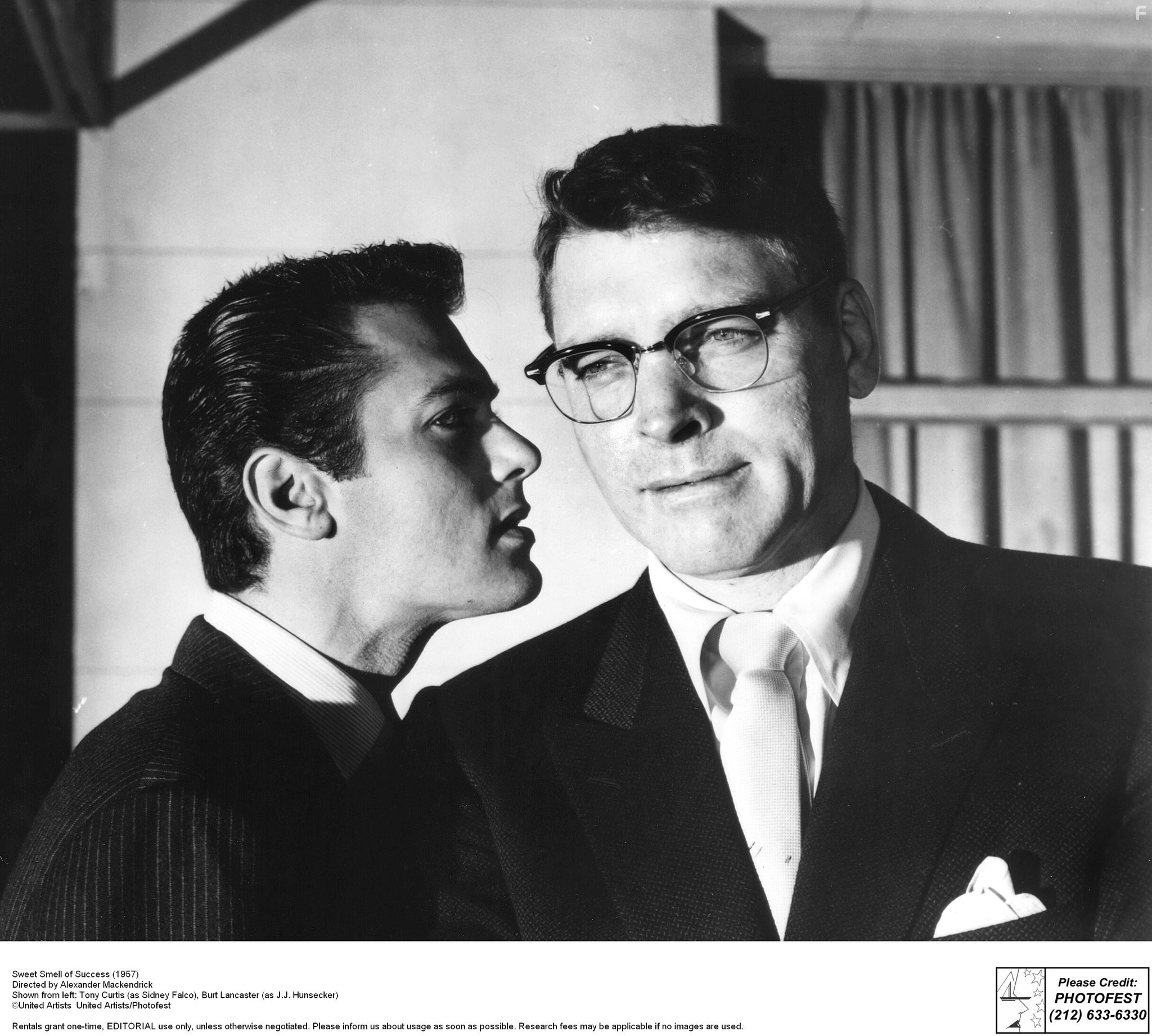 Burt Lancaster and Tony Curtis in Сладкий запах успеха (1957)
