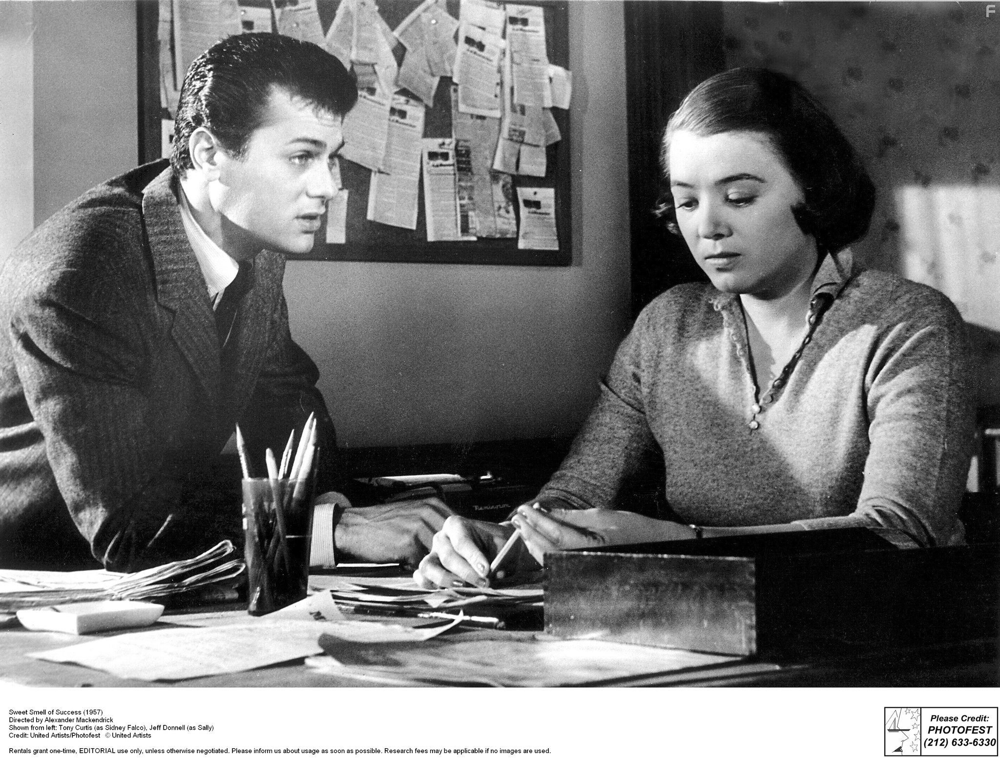 Tony Curtis and Jeff Donnell in Сладкий запах успеха (1957)