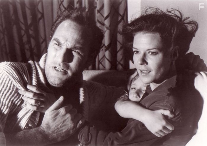 JoBeth Williams, Craig T. Nelson, and Oliver Robins in Полтергейст (1982)