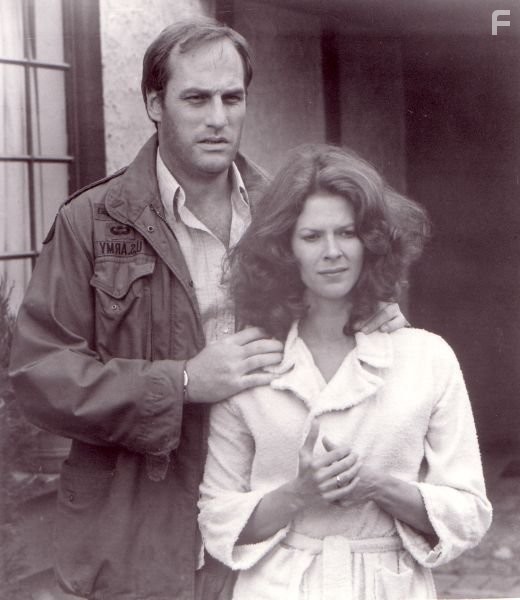 JoBeth Williams and Craig T. Nelson in Полтергейст (1982)