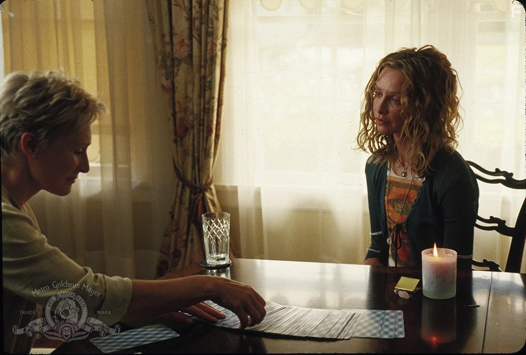 Glenn Close and Calista Flockhart in Женские тайны (2000)