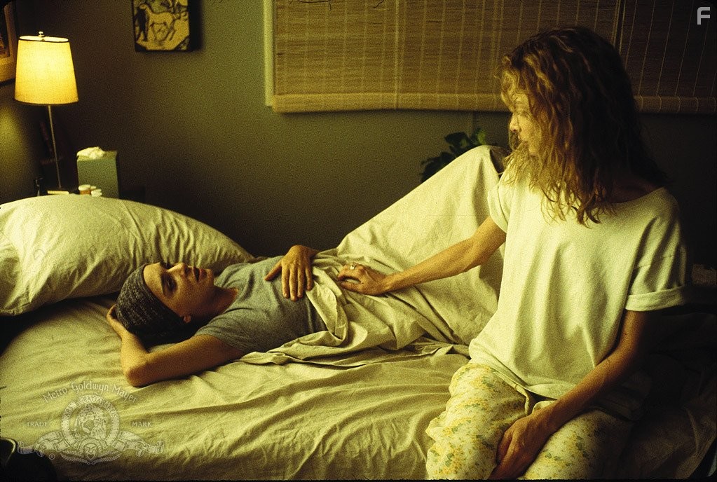 Valeria Golino and Calista Flockhart in Женские тайны (2000)