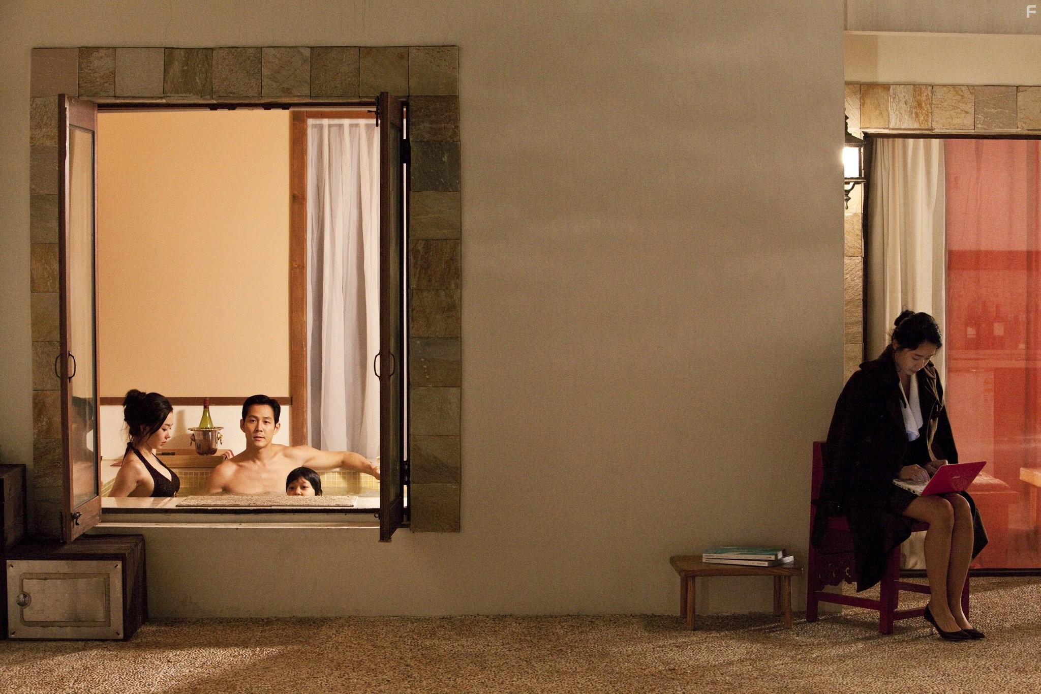 Do-yeon Jeon, Jung-jae Lee, and Woo Seo in Служанка (2010)