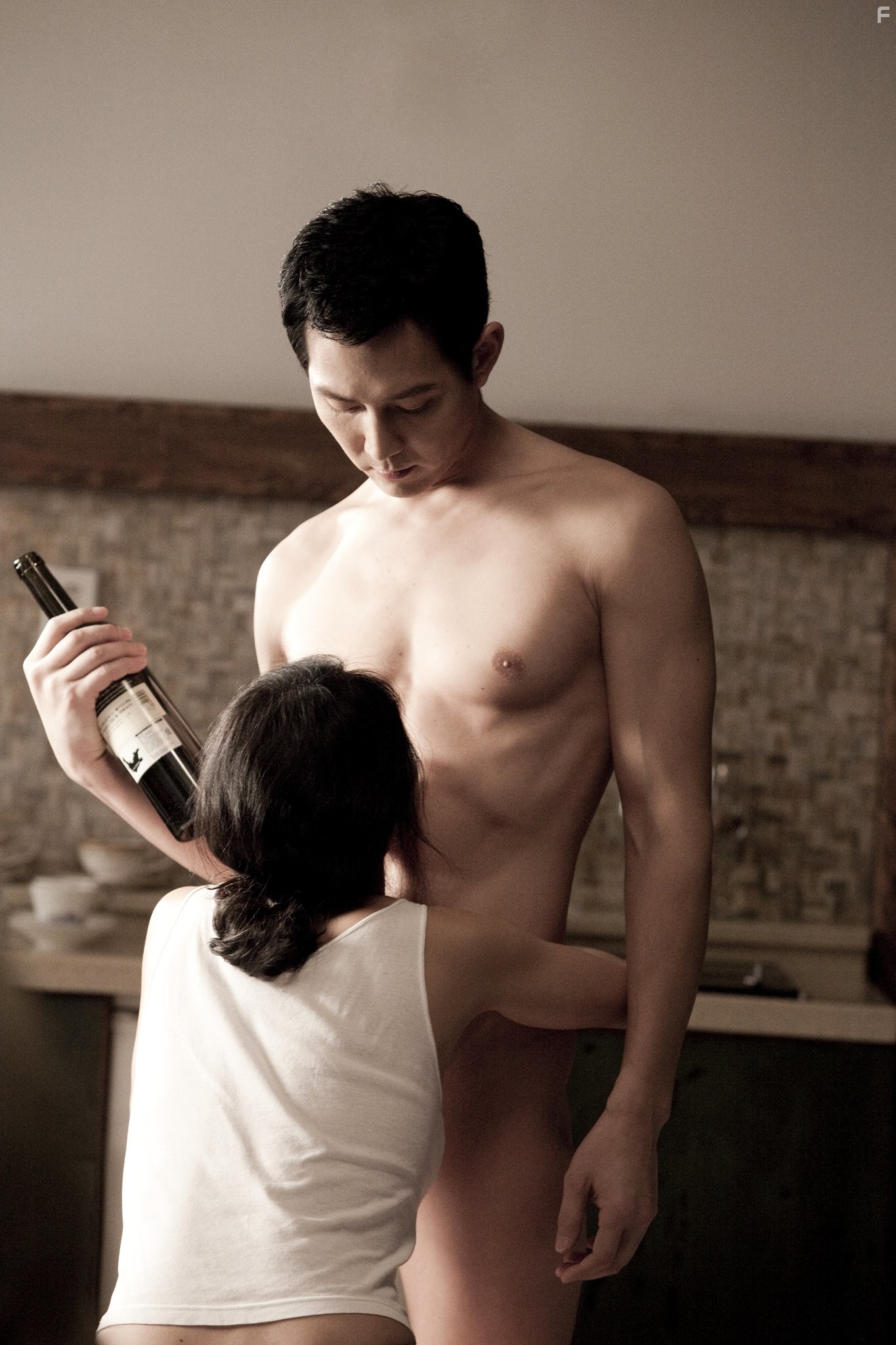 Do-yeon Jeon and Jung-jae Lee in Служанка (2010)