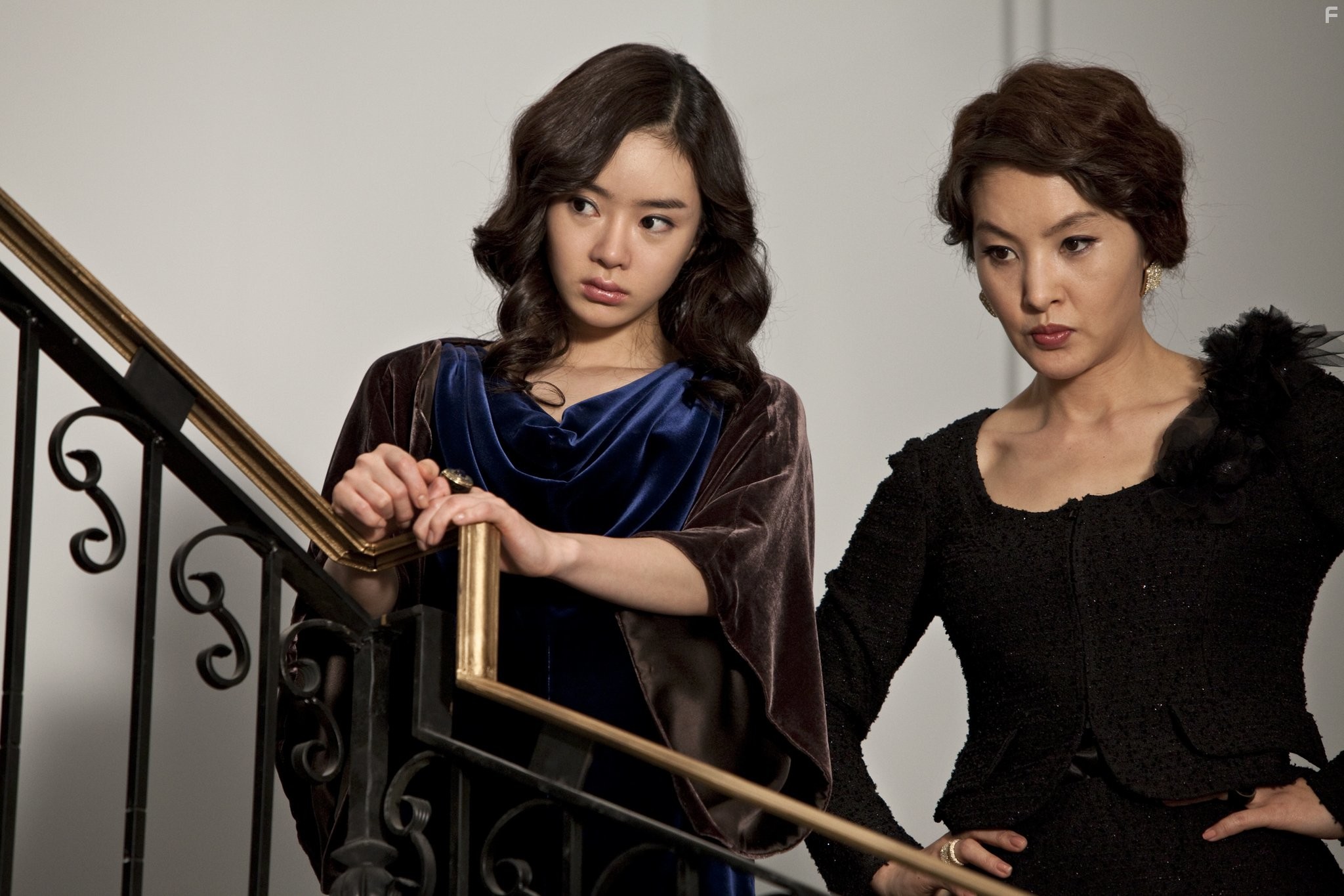 Woo Seo and Ji-Young Park in Служанка (2010)