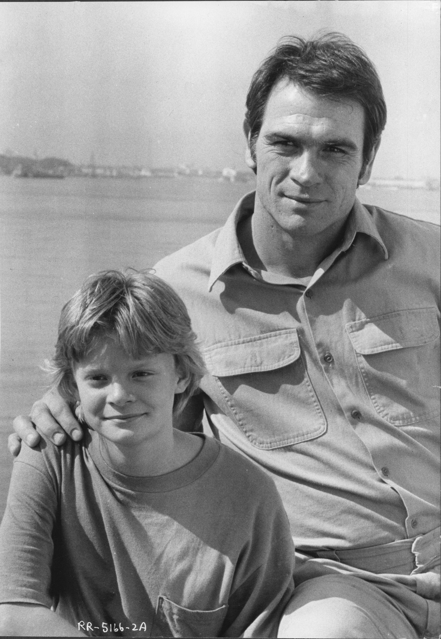 Tommy Lee Jones and Martha Plimpton in The River Rat (1984)