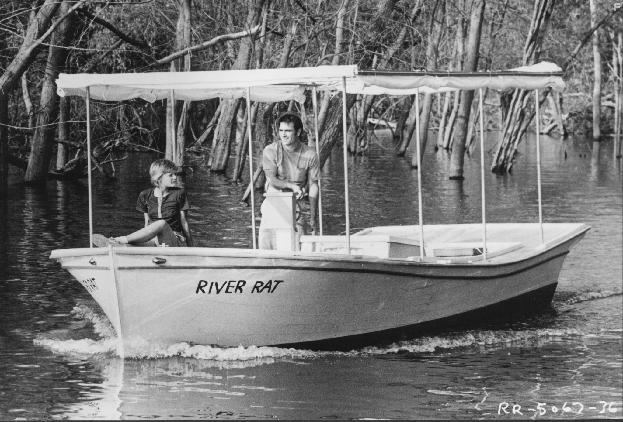 Tommy Lee Jones and Martha Plimpton in The River Rat (1984)