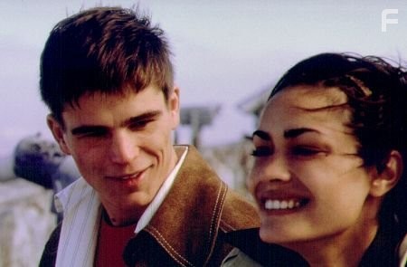 Josh Hartnett and Shannyn Sossamon in 40 дней и 40 ночeй (2002)