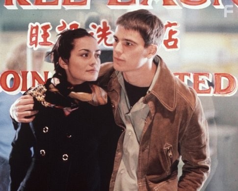Josh Hartnett and Shannyn Sossamon in 40 дней и 40 ночeй (2002)
