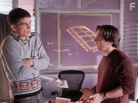 Griffin Dunne and Josh Hartnett in 40 дней и 40 ночeй (2002)