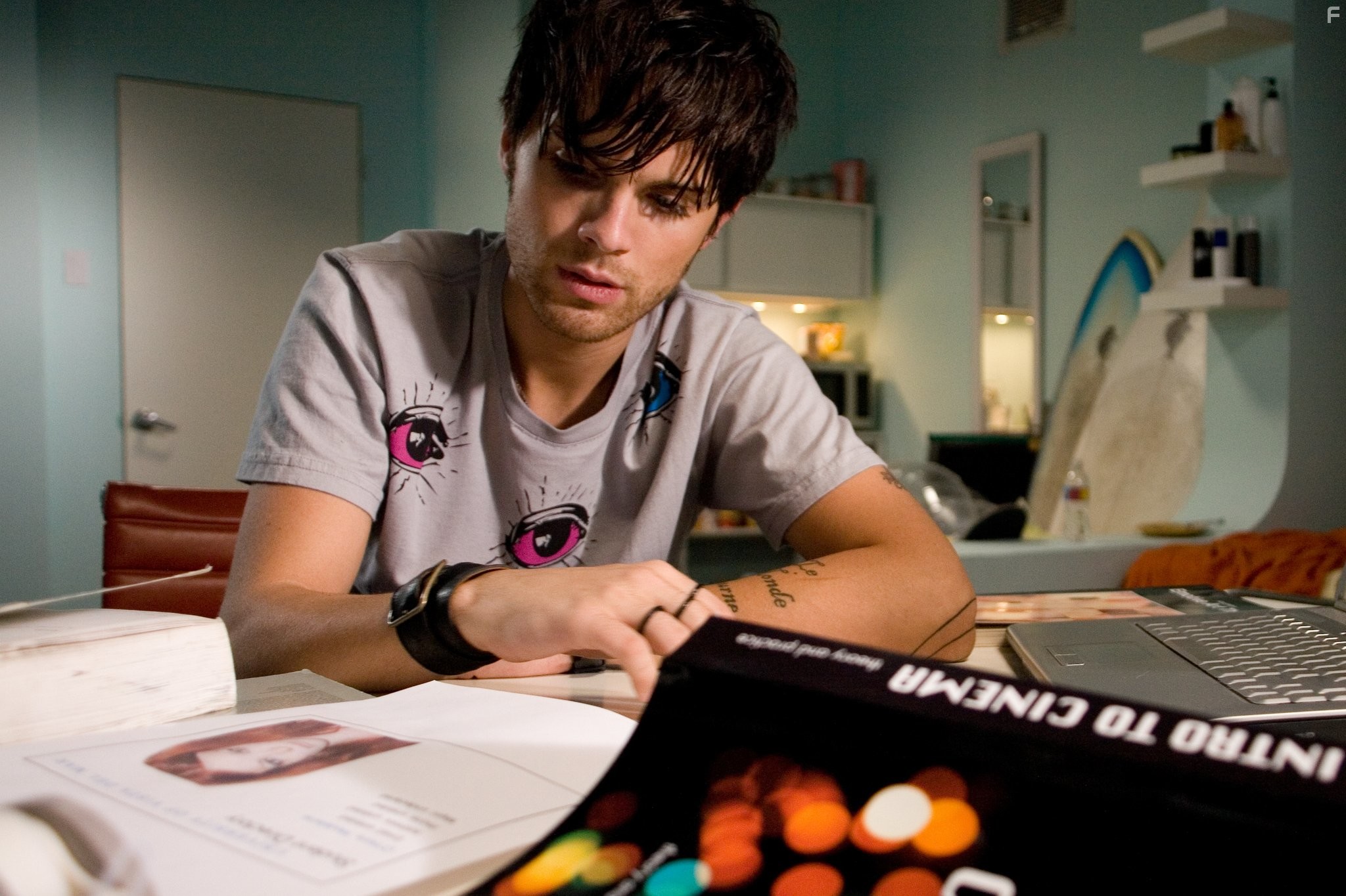 Thomas Dekker in Ба-бах! (2010)