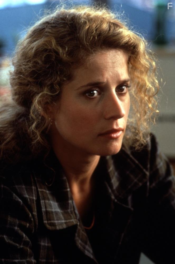 Nancy Travis in Исчезновение (1993)