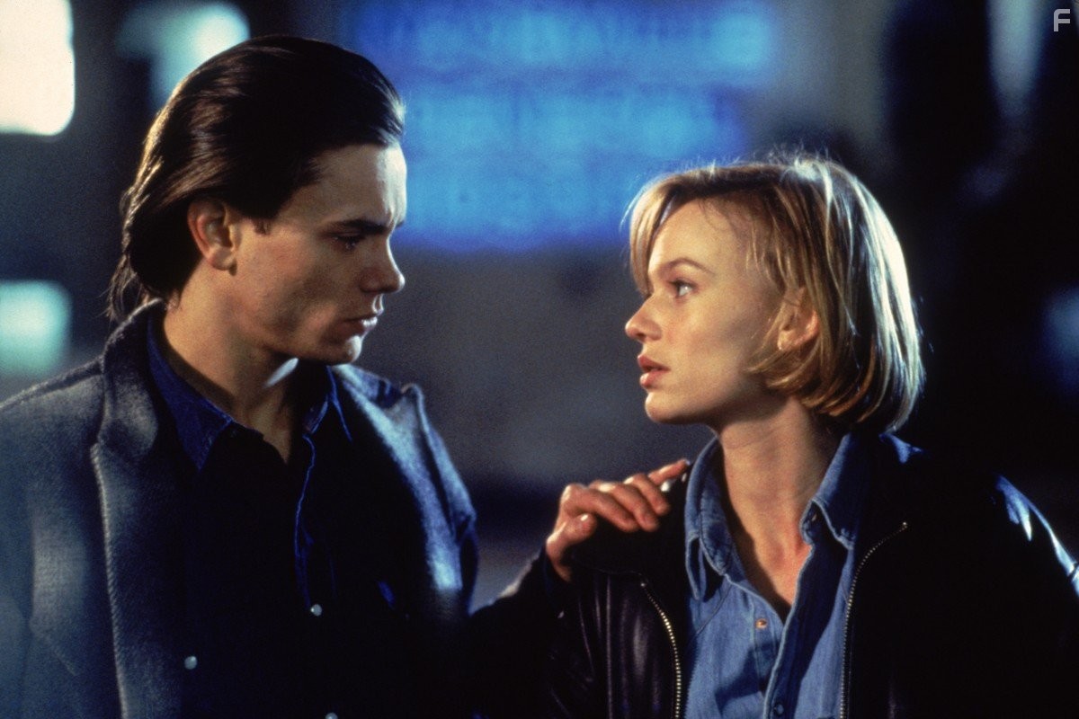 River Phoenix and Samantha Mathis in То, что называют любовью (1993)