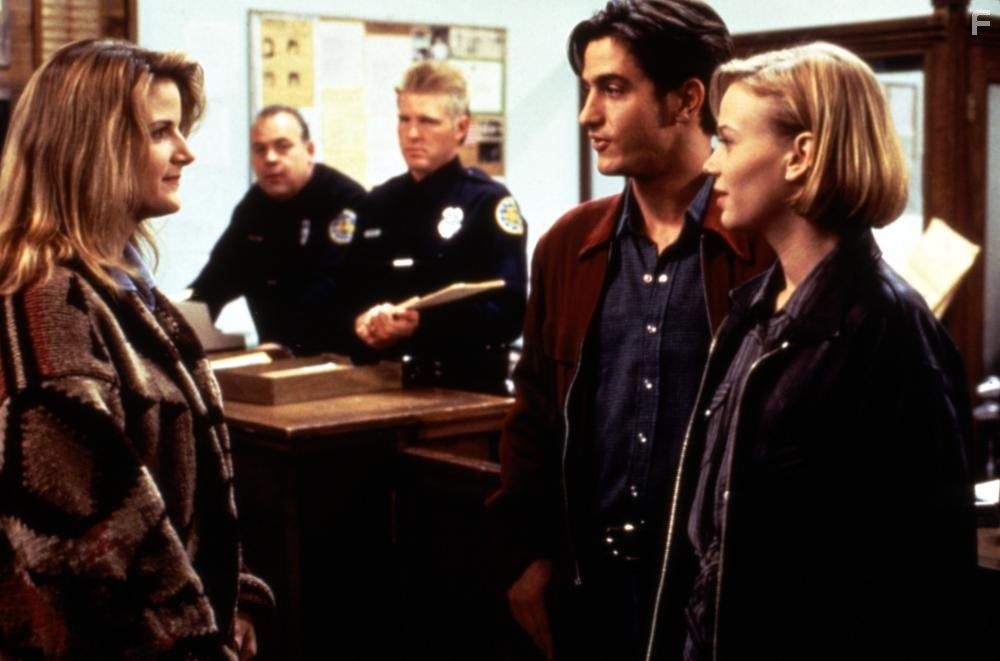 Samantha Mathis, Dermot Mulroney, and Trisha Yearwood in То, что называют любовью (1993)