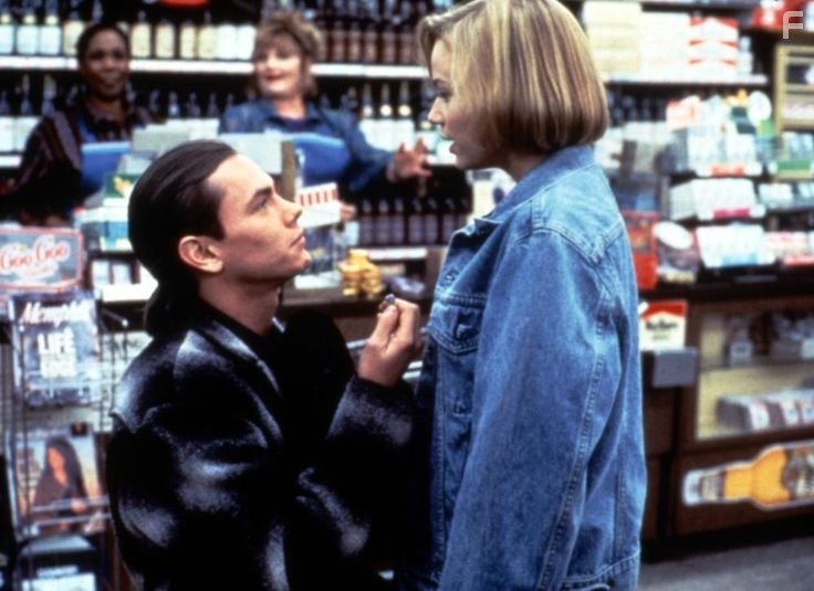 River Phoenix and Samantha Mathis in То, что называют любовью (1993)