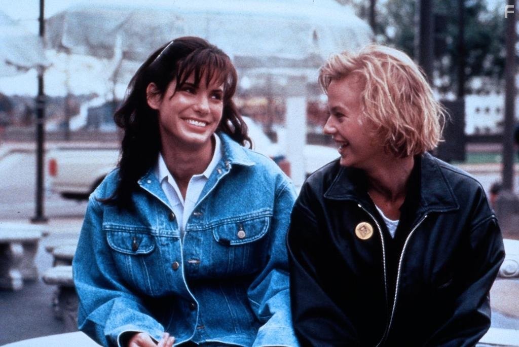 Sandra Bullock and Samantha Mathis in То, что называют любовью (1993)
