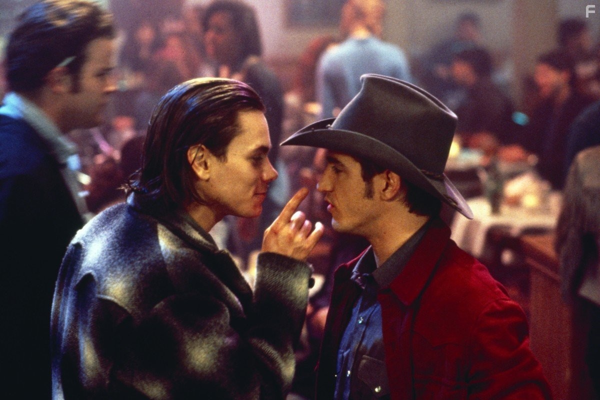 River Phoenix and Dermot Mulroney in То, что называют любовью (1993)