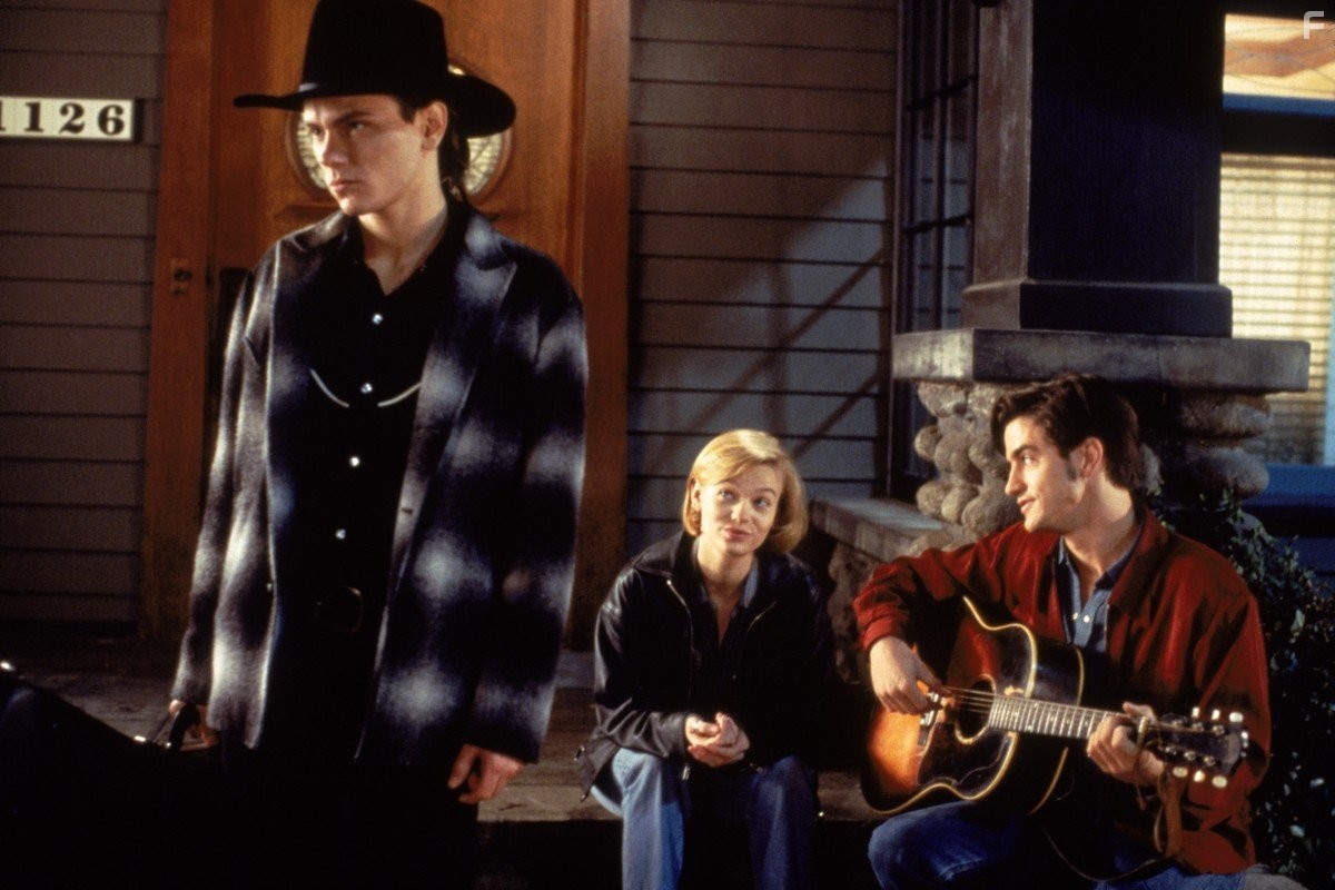 River Phoenix, Samantha Mathis, and Dermot Mulroney in То, что называют любовью (1993)