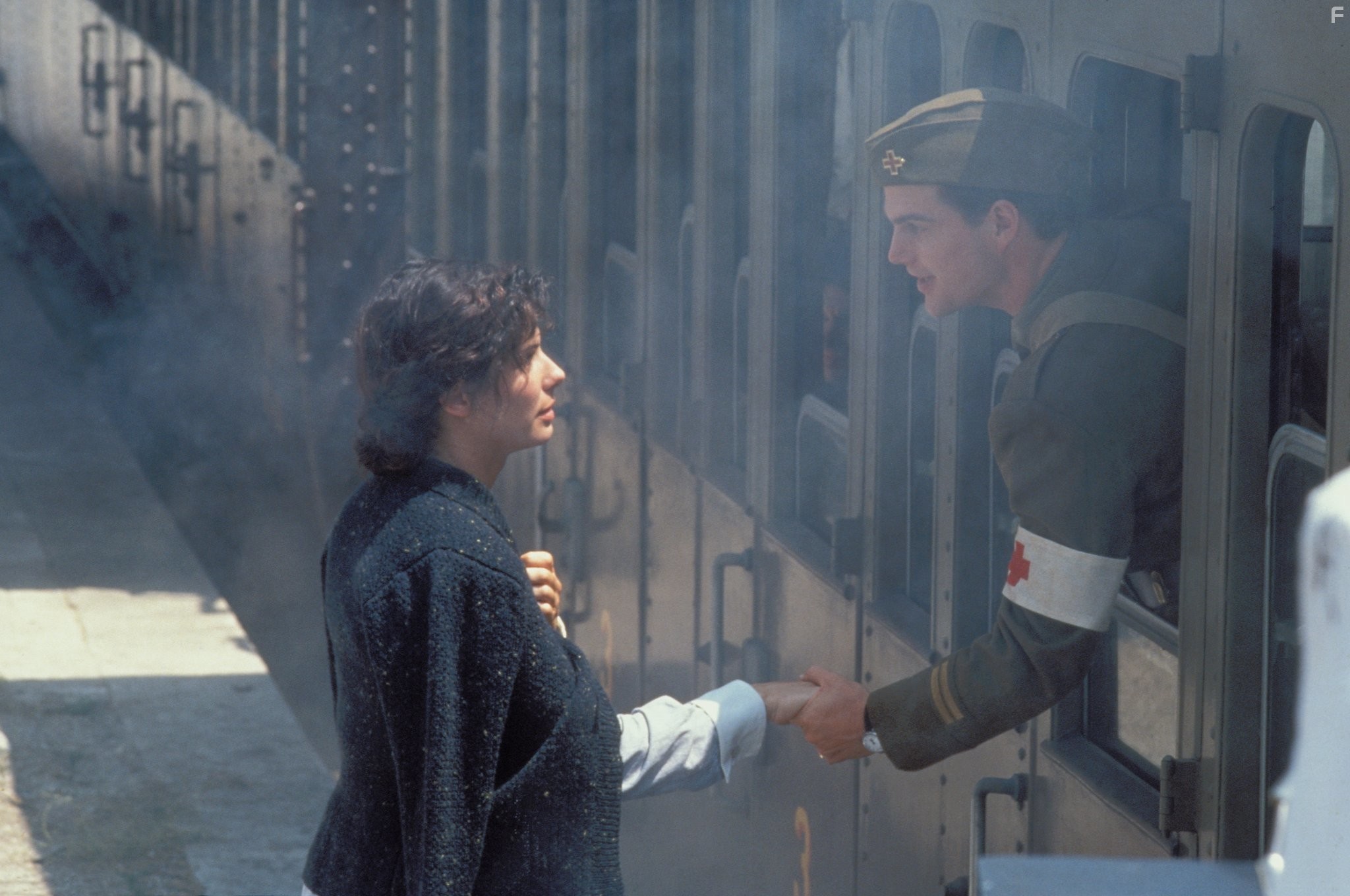 Sandra Bullock and Chris O'Donnell in В любви и войне (1996)