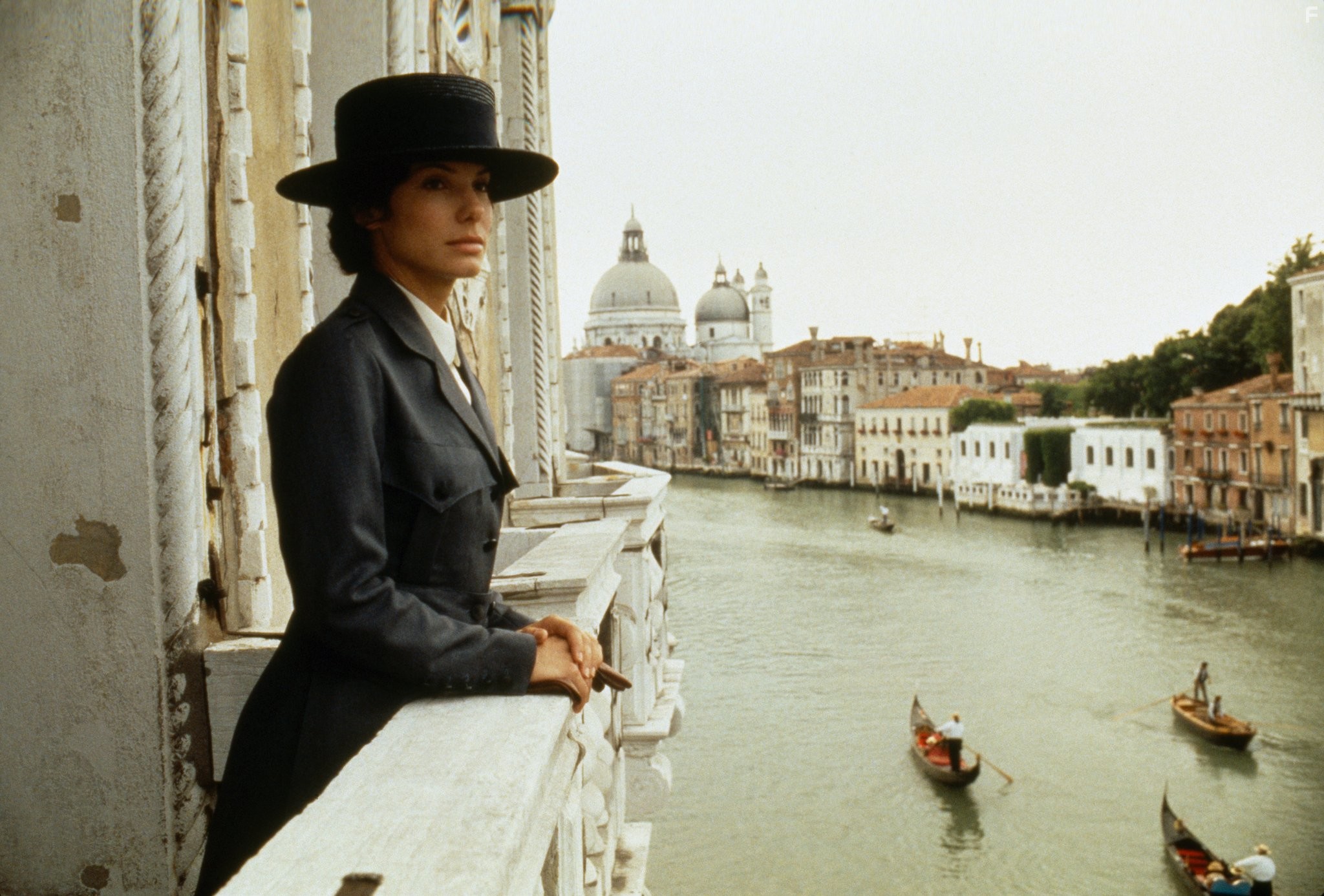 Sandra Bullock in В любви и войне (1996)