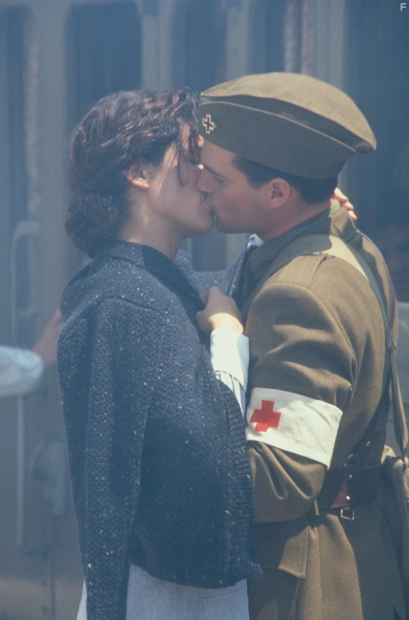 Sandra Bullock and Chris O'Donnell in В любви и войне (1996)