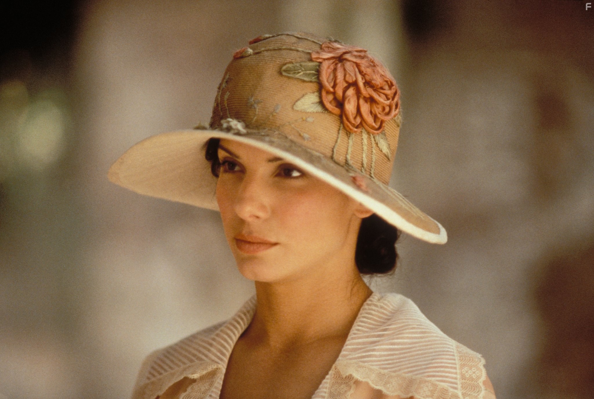 Sandra Bullock in В любви и войне (1996)