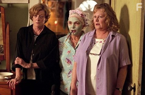 Fionnula Flanagan, Maggie Smith, and Shirley Knight in Божественные тайны сестричек Я-Я (2002)