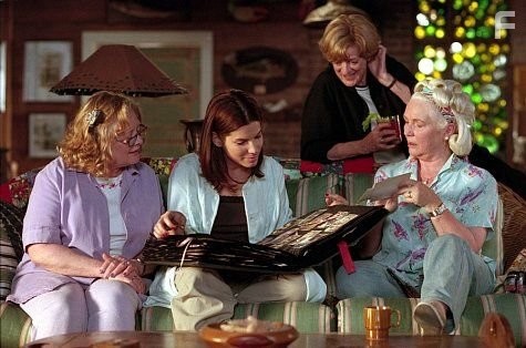 Sandra Bullock, Fionnula Flanagan, Maggie Smith, and Shirley Knight in Божественные тайны сестричек Я-Я (2002)