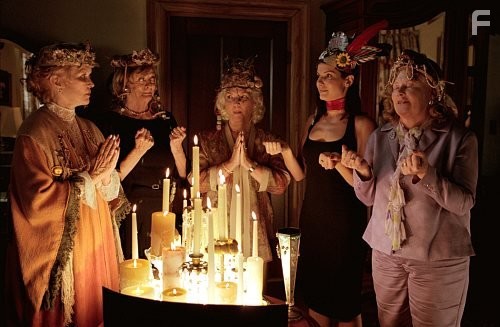 Sandra Bullock, Ellen Burstyn, Fionnula Flanagan, Maggie Smith, and Shirley Knight in Божественные тайны сестричек Я-Я (2002)
