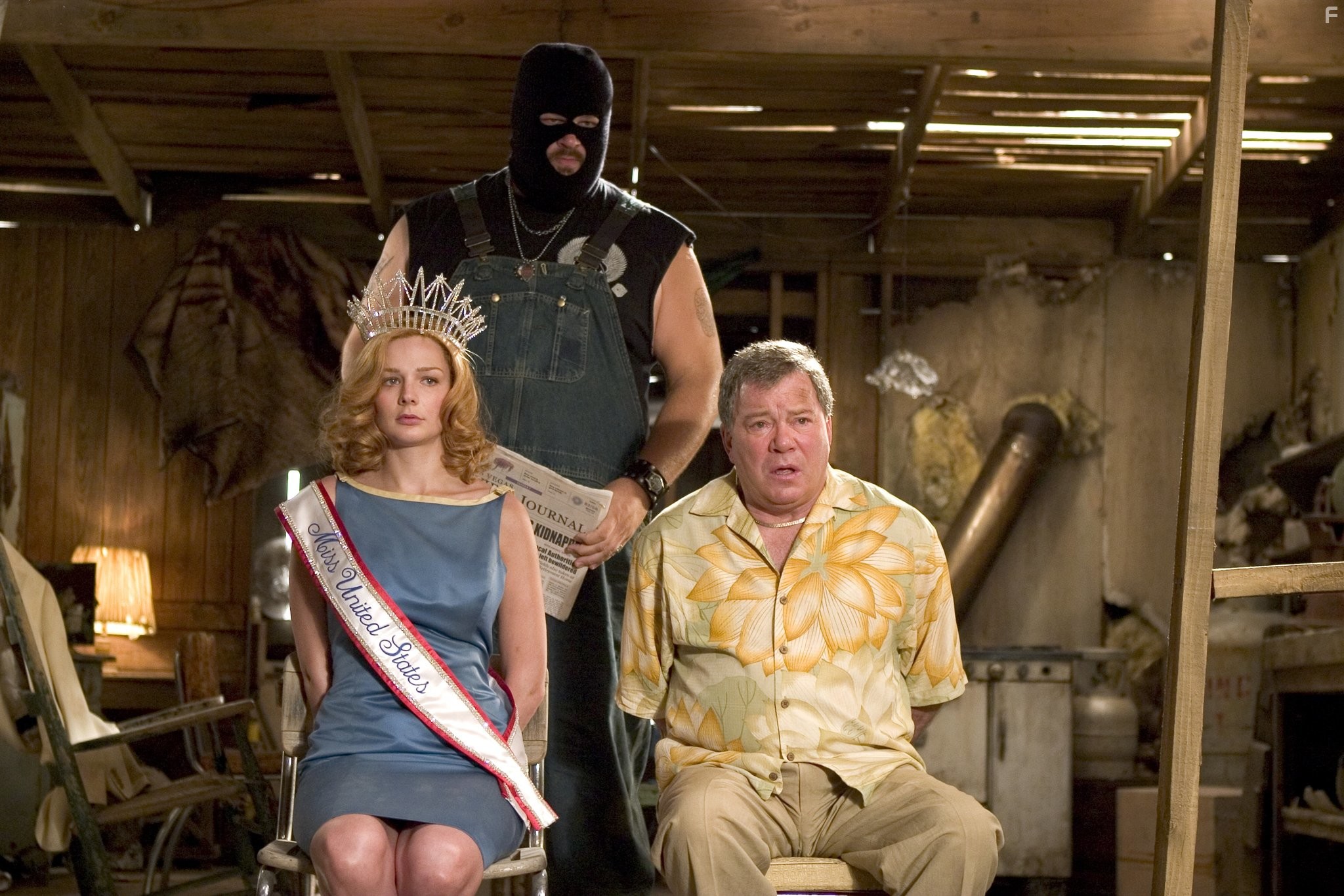 William Shatner, Abraham Benrubi, and Heather Burns in Мисс Конгениальность 2: Прекрасна и опасна (2005)
