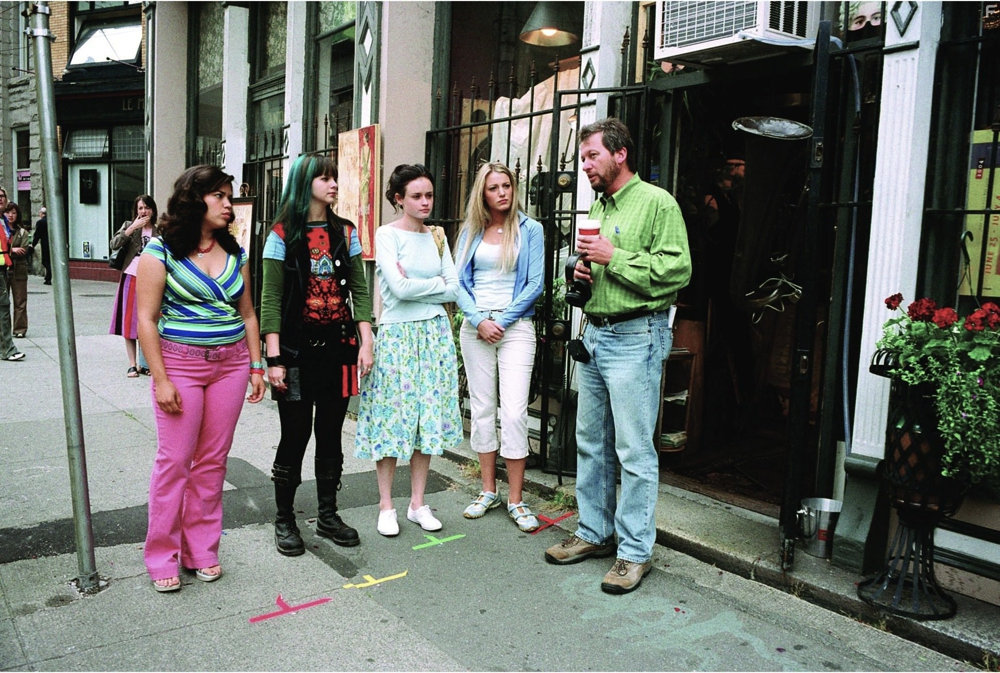 Alexis Bledel, Ken Kwapis, Blake Lively, Amber Tamblyn, and America Ferrera in Джинсы - талисман (2005)