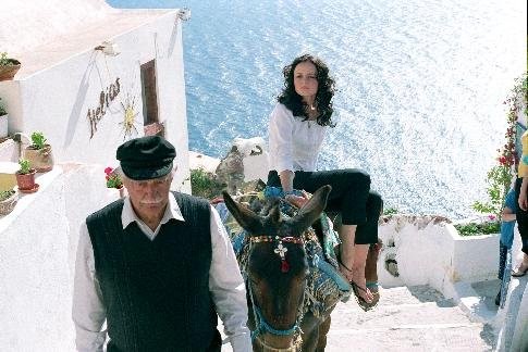 Alexis Bledel and George Touliatos in Джинсы - талисман (2005)