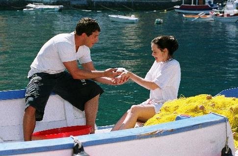 Alexis Bledel and Michael Rady in Джинсы - талисман (2005)