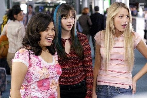 Blake Lively, Amber Tamblyn, and America Ferrera in Джинсы - талисман (2005)