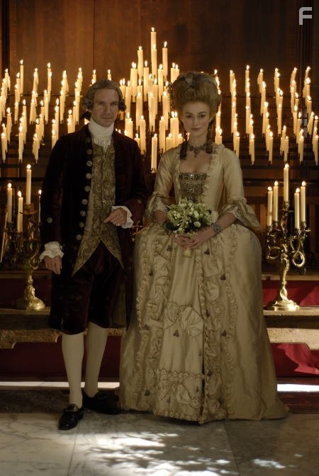 Ralph Fiennes and Keira Knightley in Герцогиня (2008)