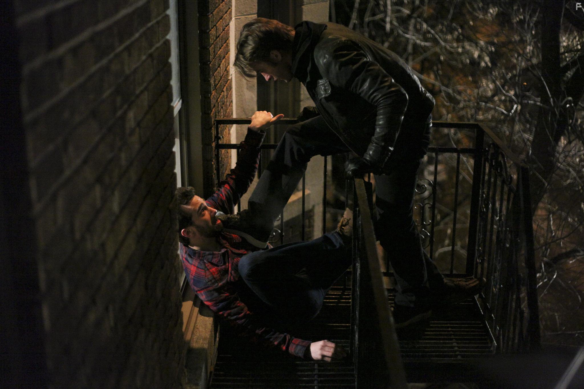 Scott Speedman and Jay Baruchel in Good Neighbours (2010)