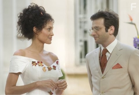 Dan Futterman and Angelina Jolie in Её сердце (2007)