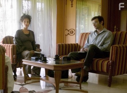 Dan Futterman and Angelina Jolie in Её сердце (2007)