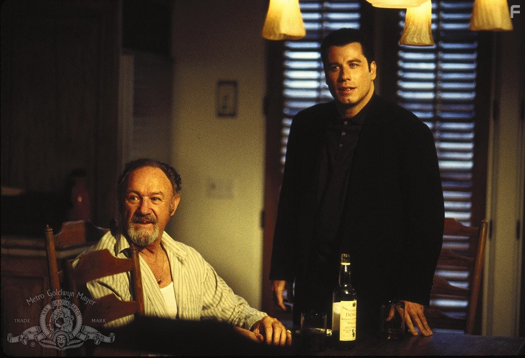 John Travolta and Gene Hackman in Достать коротышку (1995)
