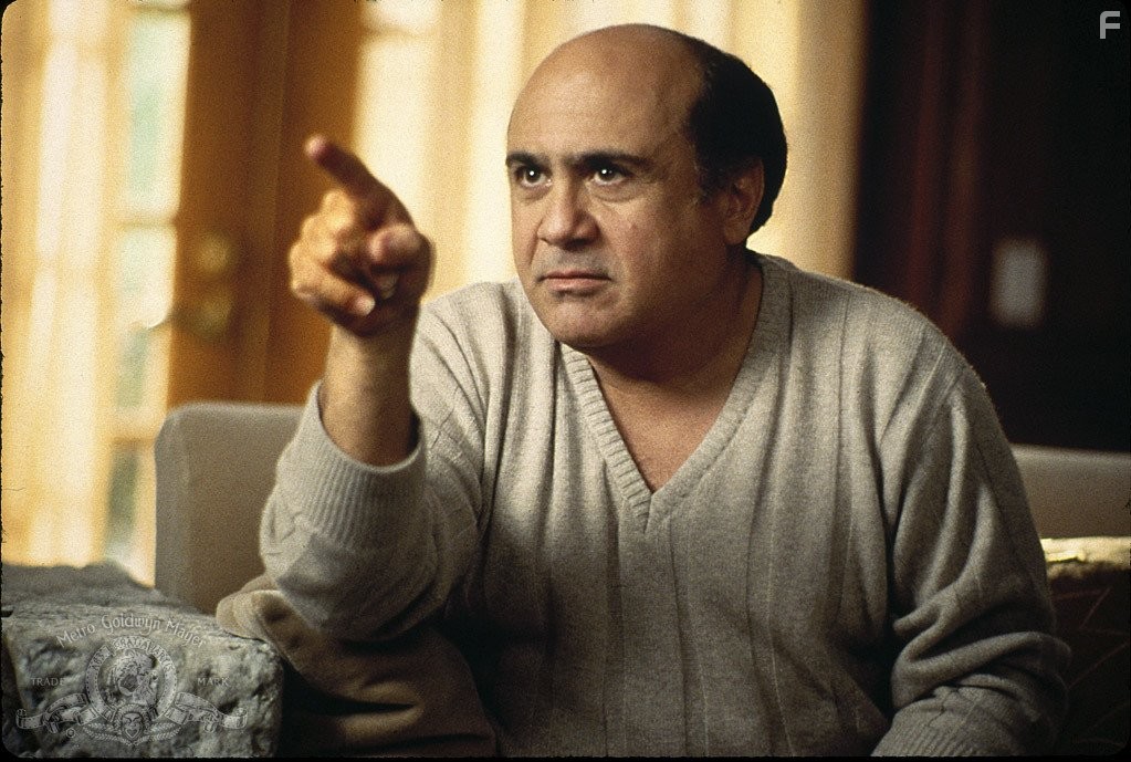 Danny DeVito in Достать коротышку (1995)