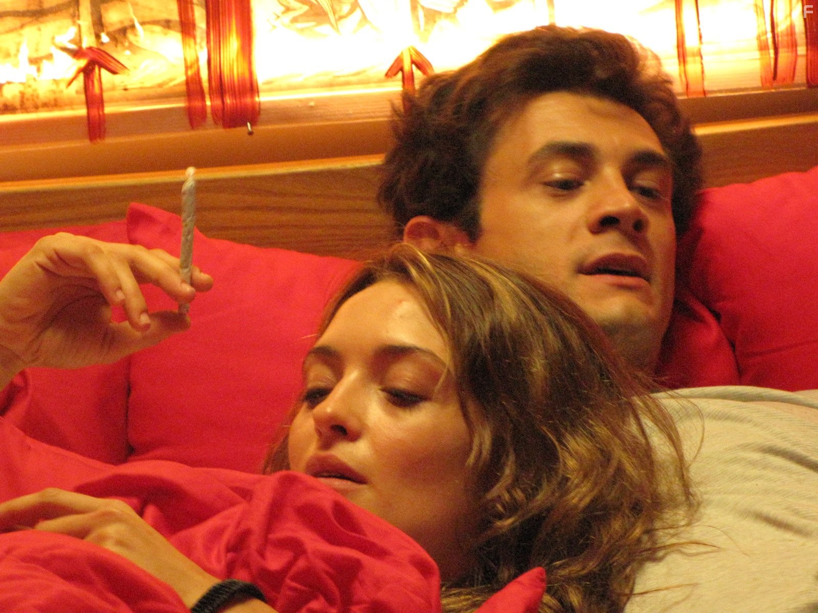 Carolina Crescentini and Vinicio Marchioni in 20 sigarette (2010)