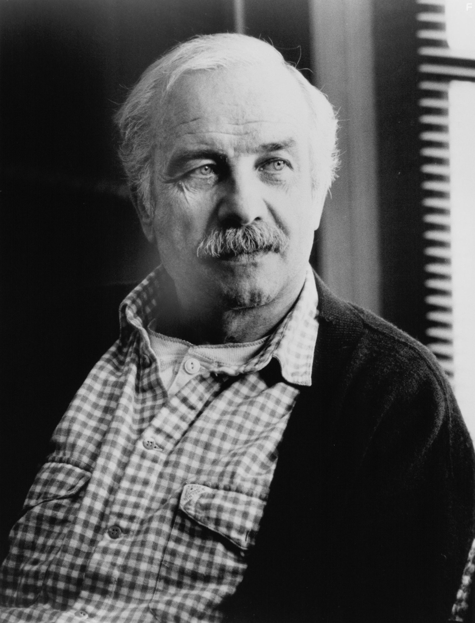 Armin Mueller-Stahl in Музыкальная шкатулка (1989)