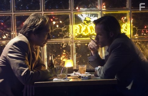 William Fichtner and Guy Pearce in До первого снега (2006)