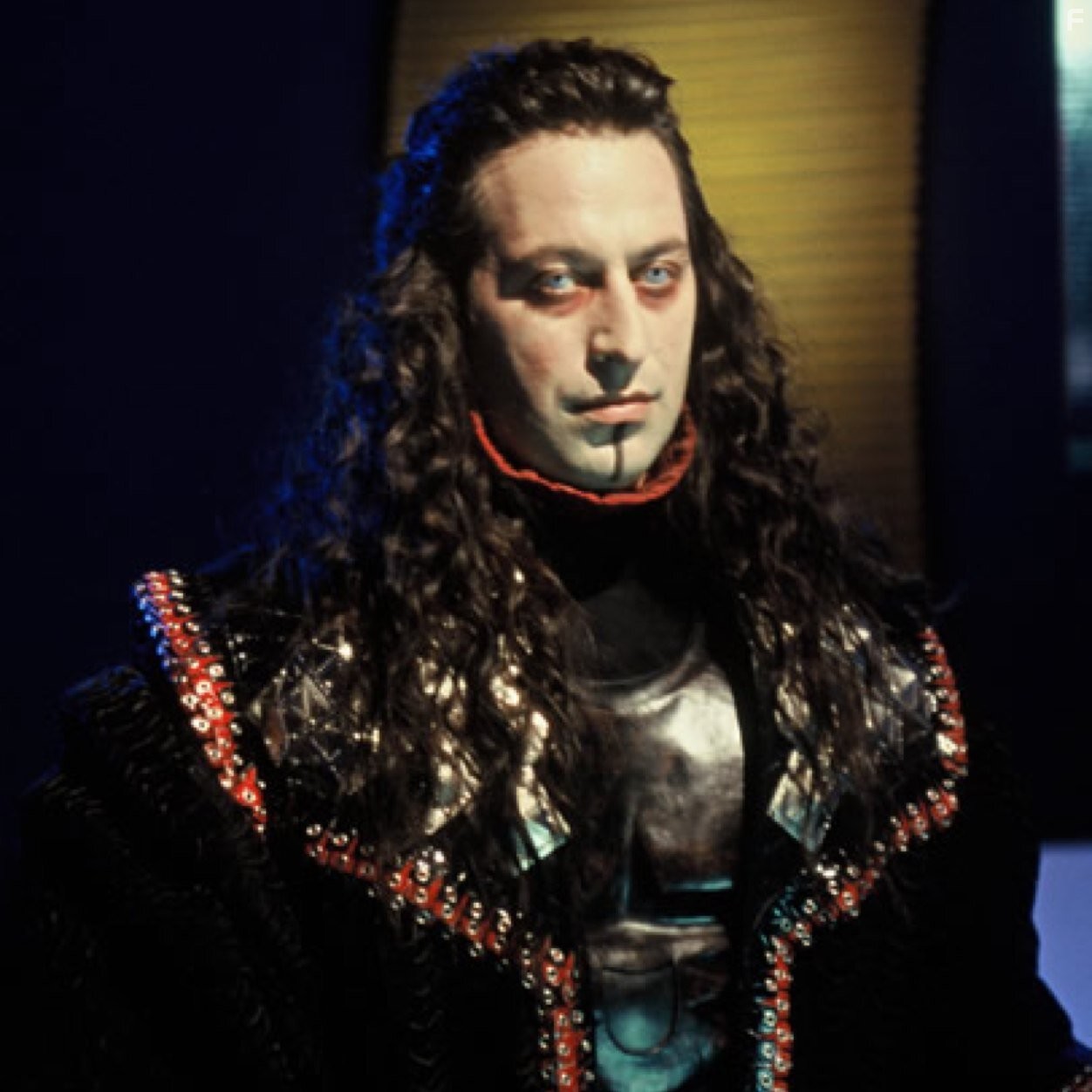 Cem Yilmaz in Космический элемент: Эпизод X (2004)