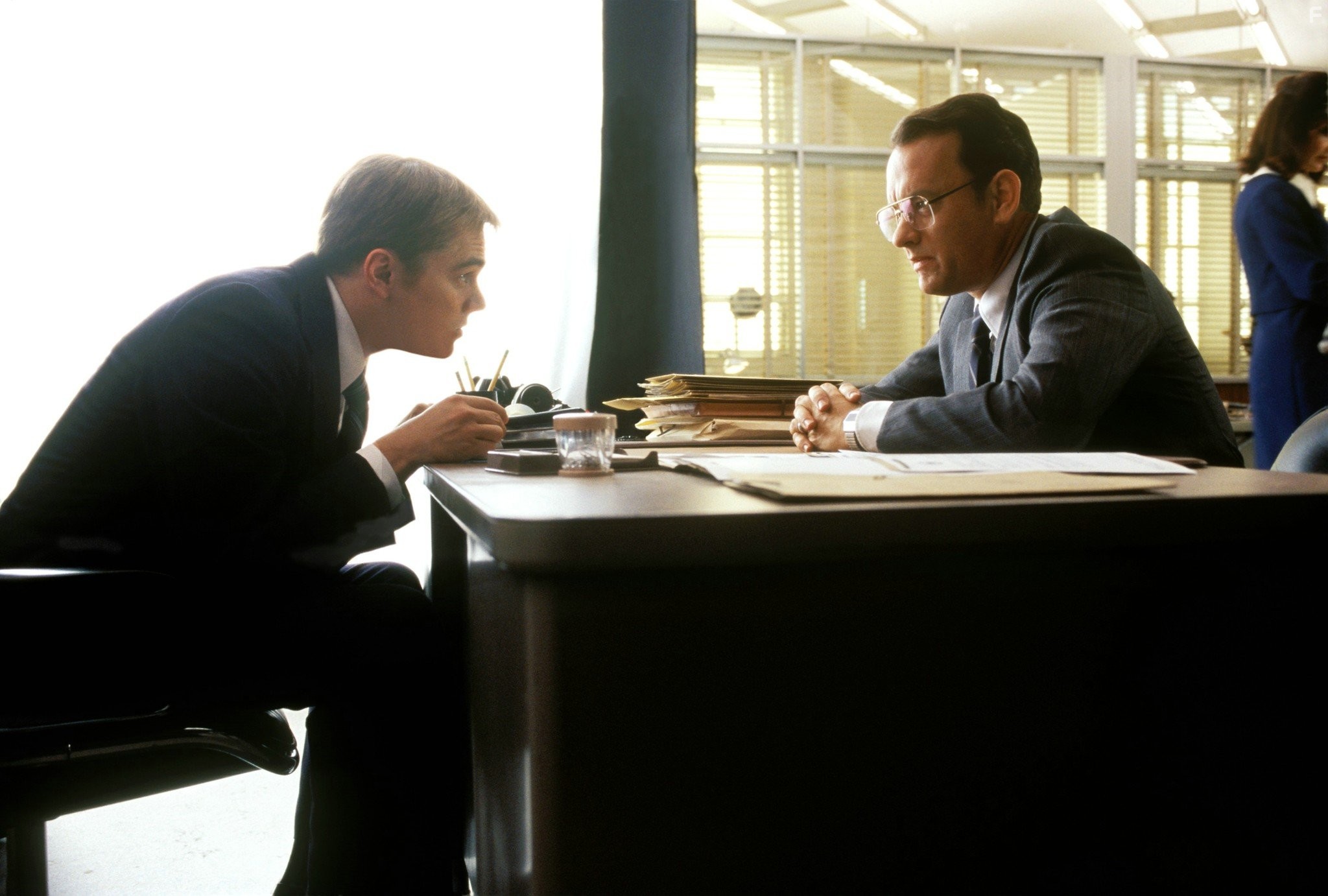 Leonardo DiCaprio and Tom Hanks in Поймай меня, если сможешь (2002)