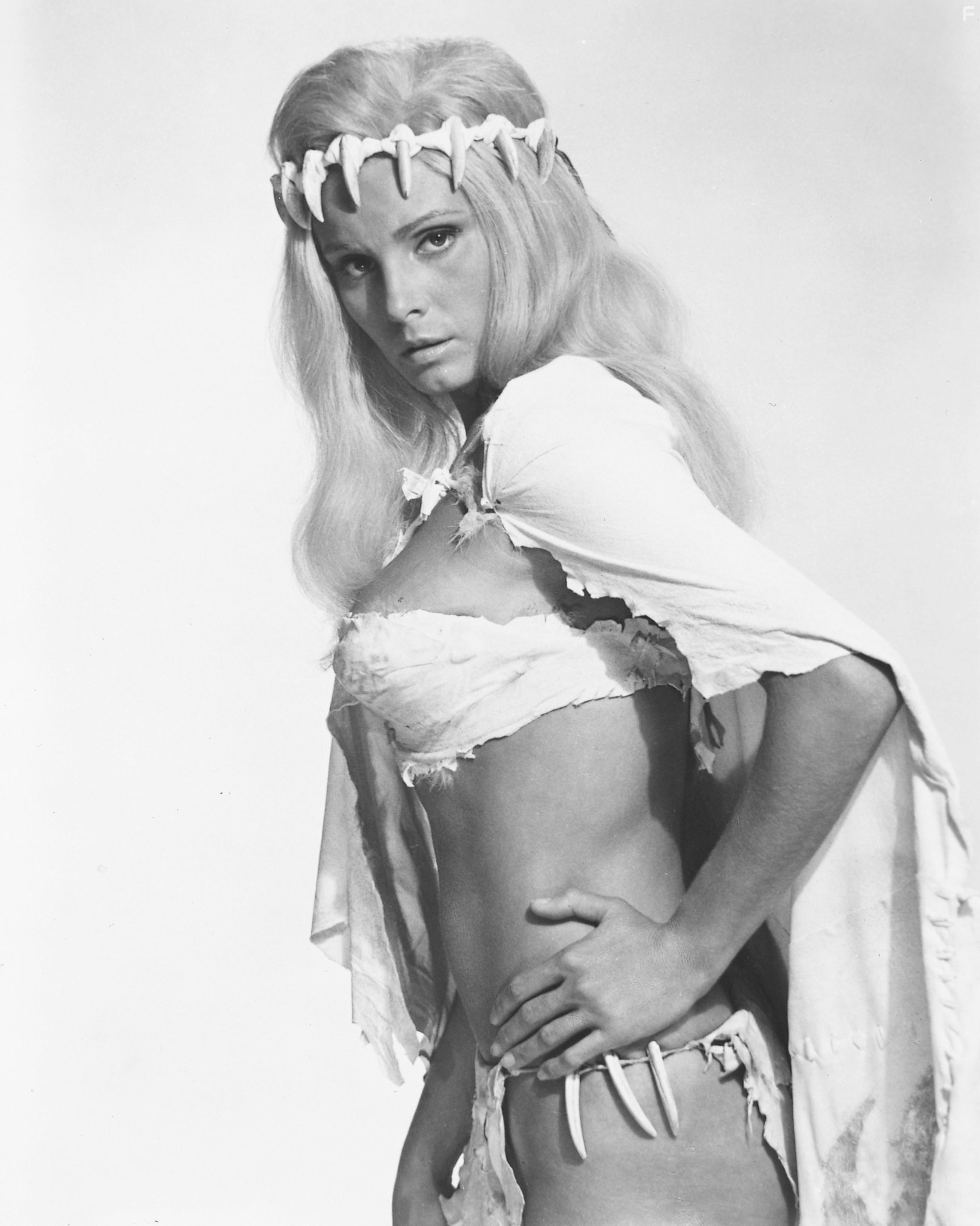 Victoria Vetri in Когда на земле царили динозавры (1970)