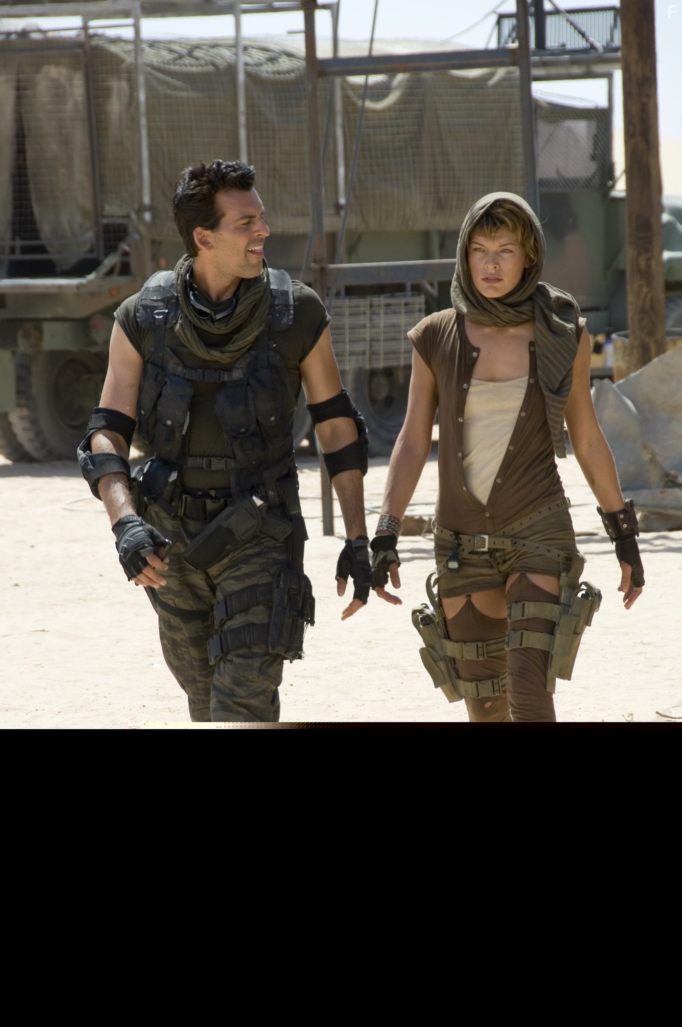 Milla Jovovich and Oded Fehr in Обитель зла 3: Вымирание (2007)