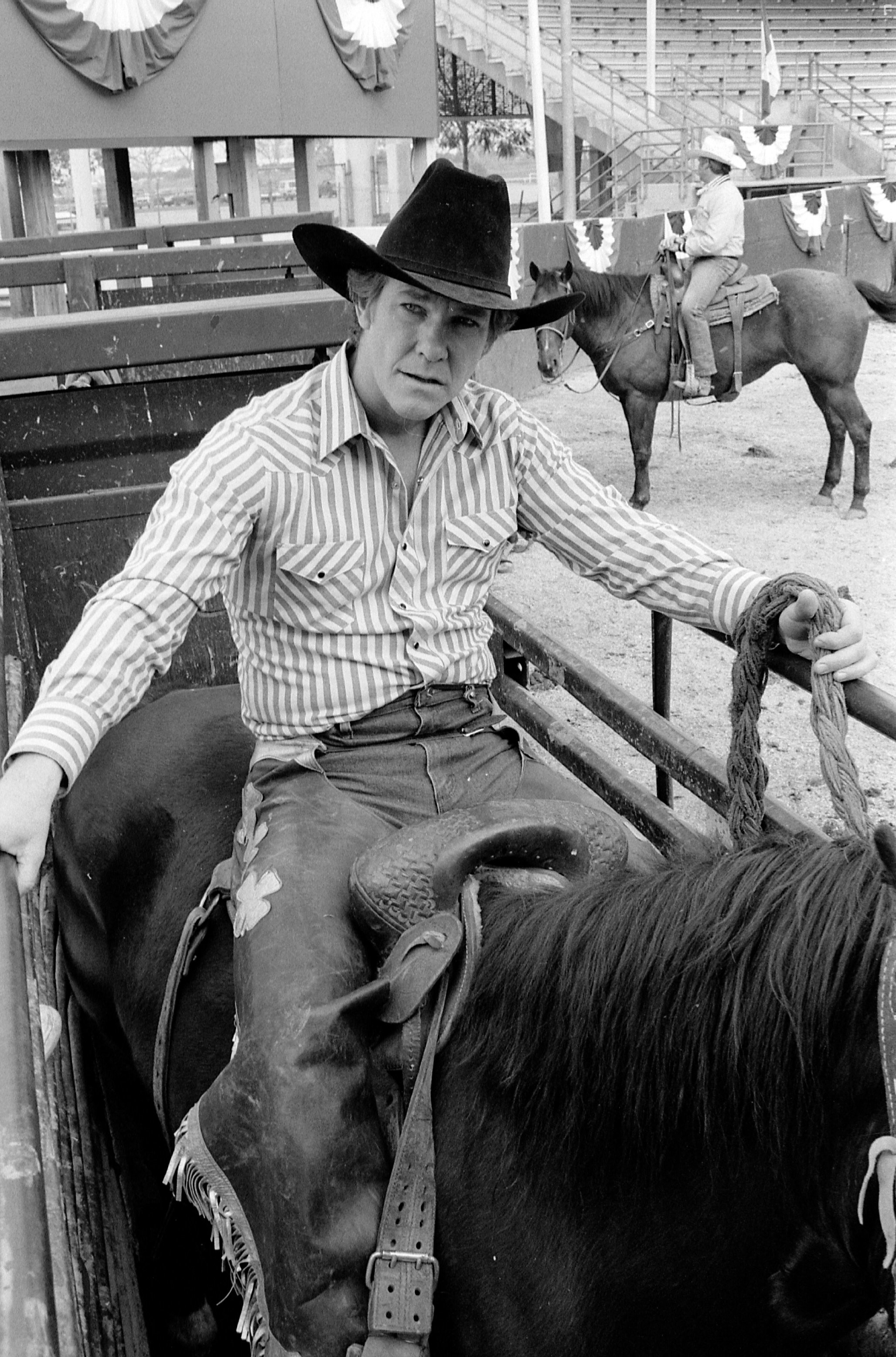 Larry Wilcox in Она написала убийство (1984)