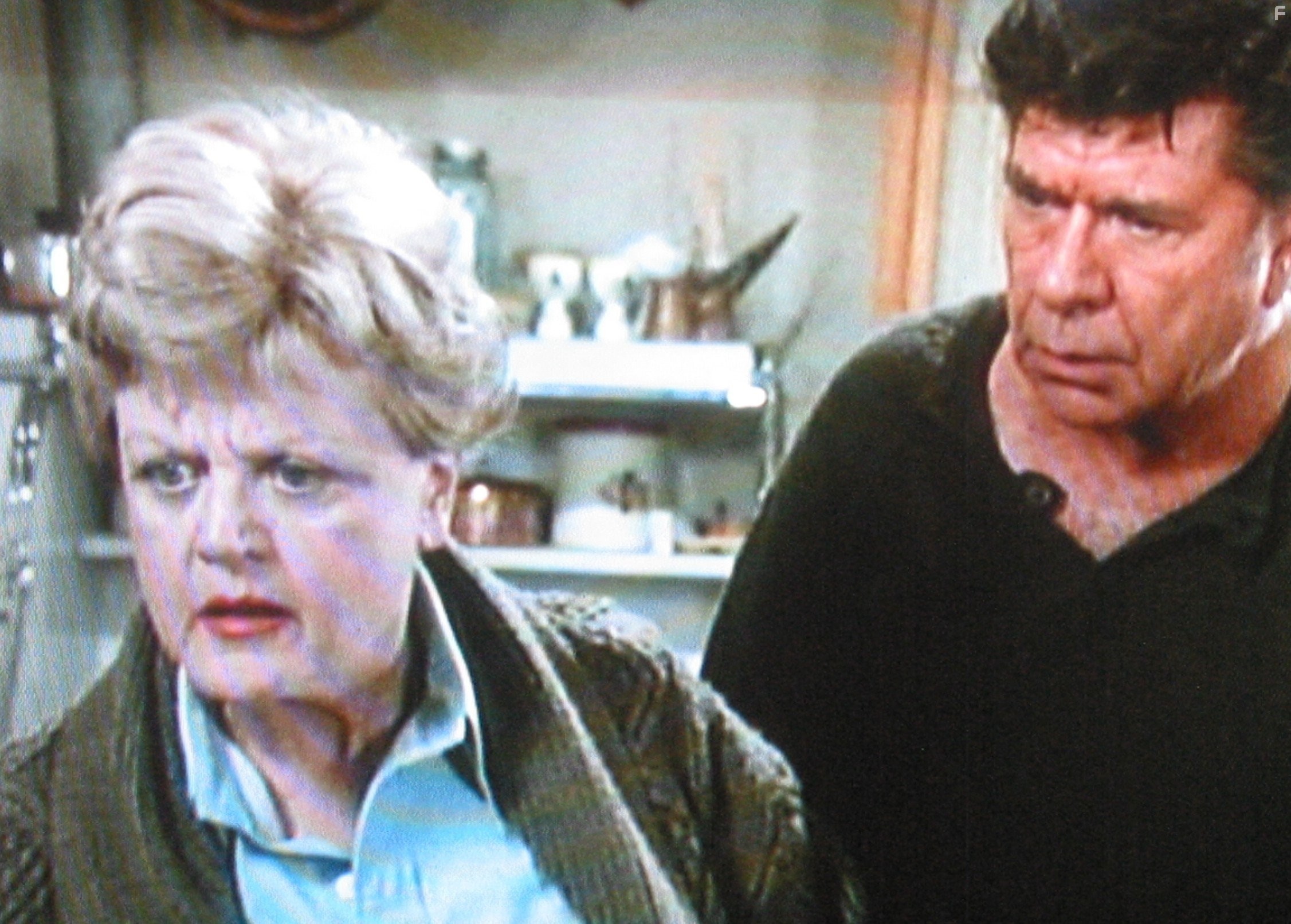 Angela Lansbury and Claude Akins in Она написала убийство (1984)